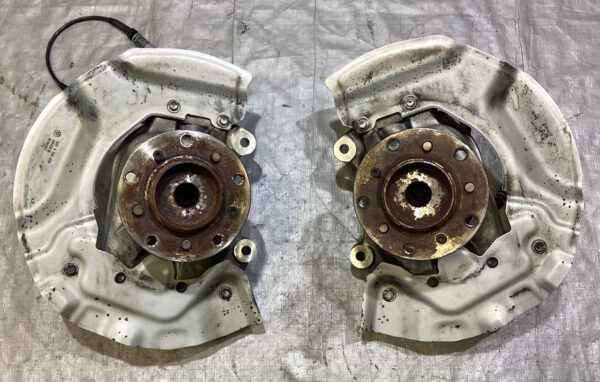 2006-2010 BMW M6 OEM Front Spindles / Knuckles / Hubs / Pair / 71K M6004