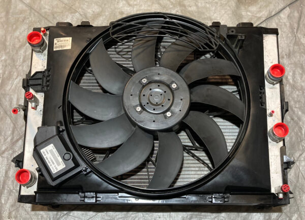 2006-2010 BMW M5 M6 S85 V10 Engine Radiator Assembly w/ Cooling Fan / 71K M6004