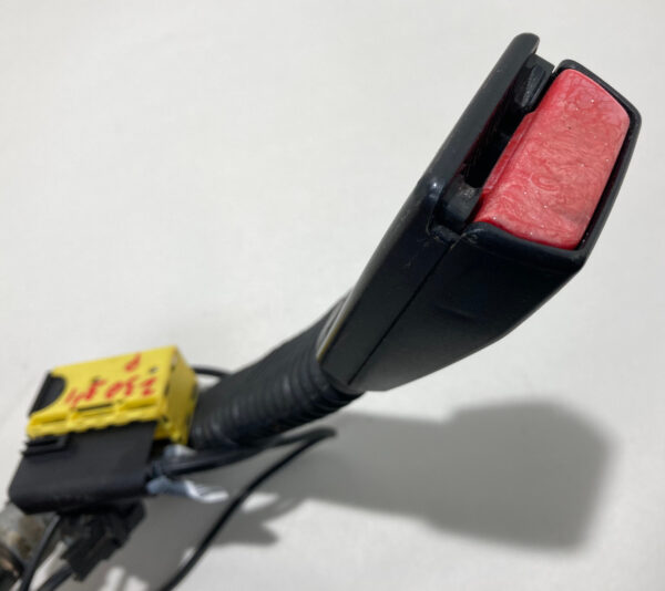 2000-2002 BMW Z3 Passenger Side Seat Belt Pretensioner Buckle / OEM / Z3034