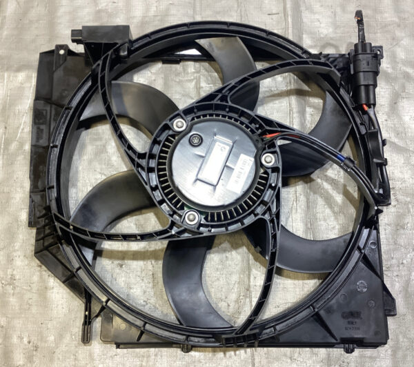 2003-2008 BMW Z4 Radiator Cooling Fan w/ Shroud / OEM / 67326925702 / 70K Z4056