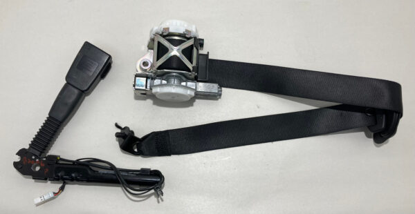 2014-2020 BMW F22 2 Series Coupe Passenger Seat Belt Pretensioner Buckle / B2006