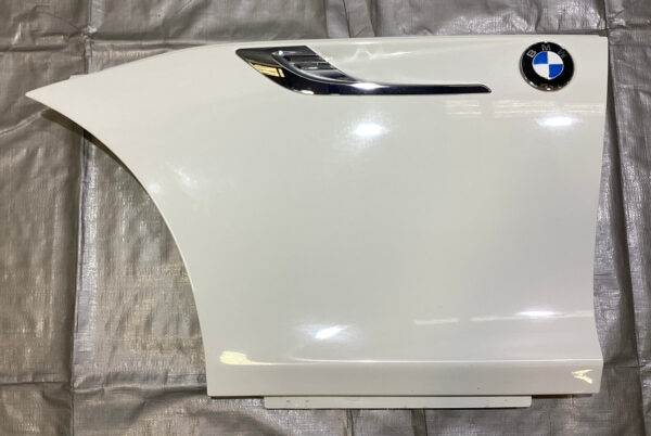 2009-2016 BMW E89 Z4 Driver Side Fender Panel w/ Trim / Alpine White 3 Z4907