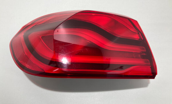 2018-2020 F82 F83 BMW M4 LCI Driver Side Tail Light *Chipped Lens* / F8M04