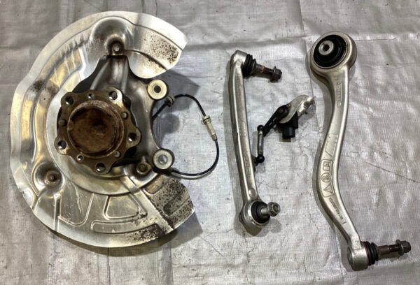 2015-2020 F80 F82 F87 BMW M2 M3 M4 Driver Front Knee / Spindle Hub w/ Control Arms / 71K F8M04